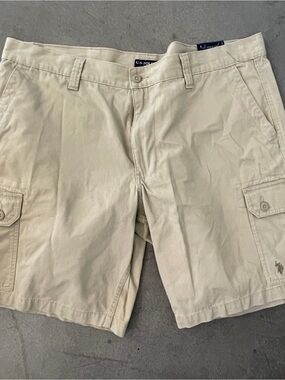 NWT U.S. Polo Assn. Beige/Tan Cargo Shorts 44W